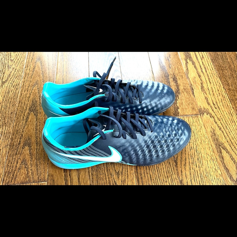 Nike indoor soccer shoes